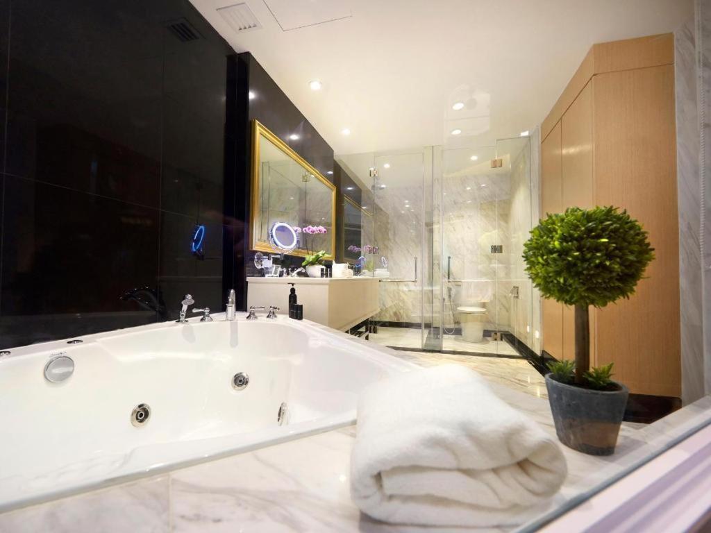 Kingwood Boutique Hotel Miri Ngoại thất bức ảnh